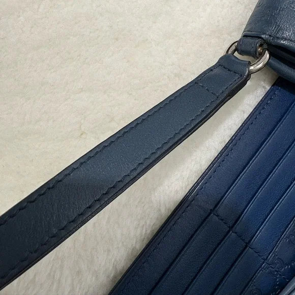 Authentic Gucci Navy Leather Wristlet - Picture 16 of 16